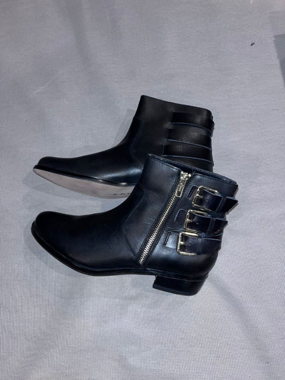 Renvy Woman’s Leather Bootie SZ 7.5